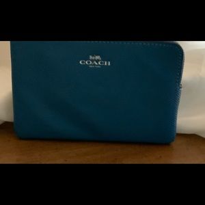 Coach NWT Crossgrain Leather Corner Zip Wristlet